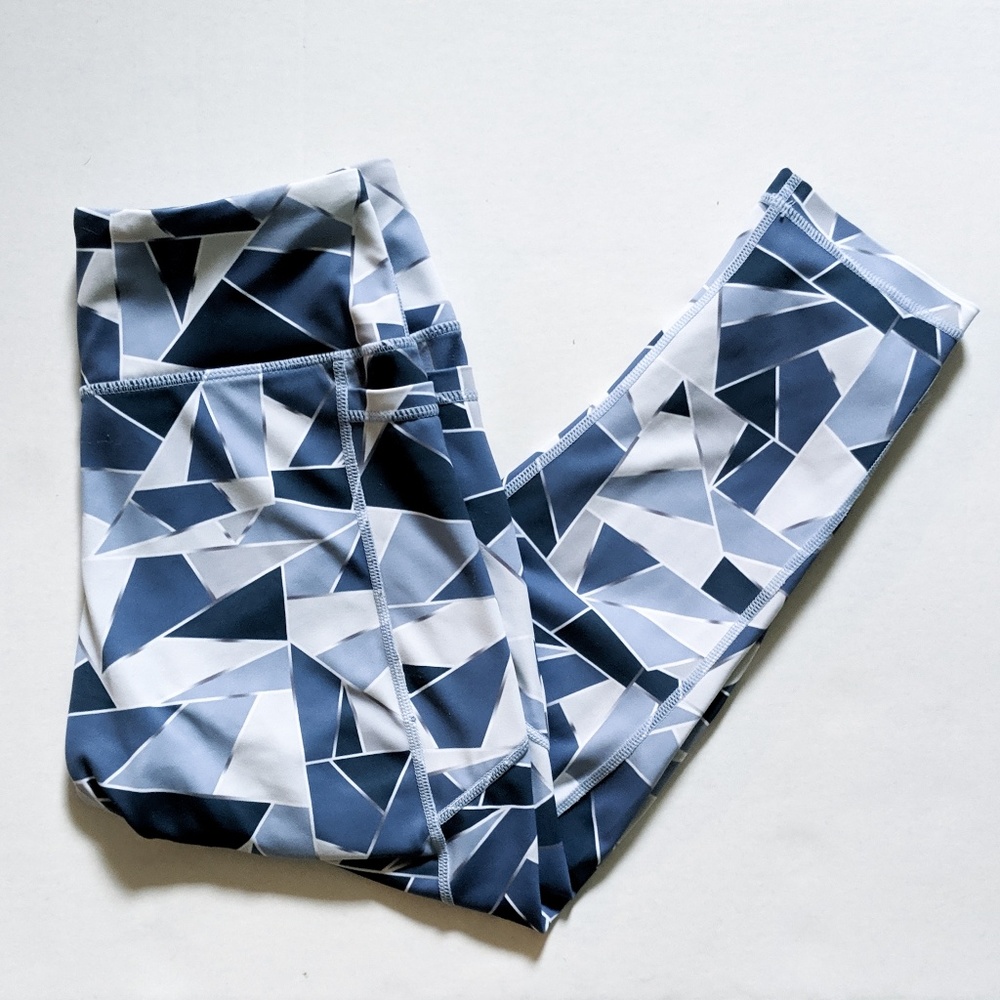 SENITA Mosaic Capri Athletic Leggings w/ Pockets